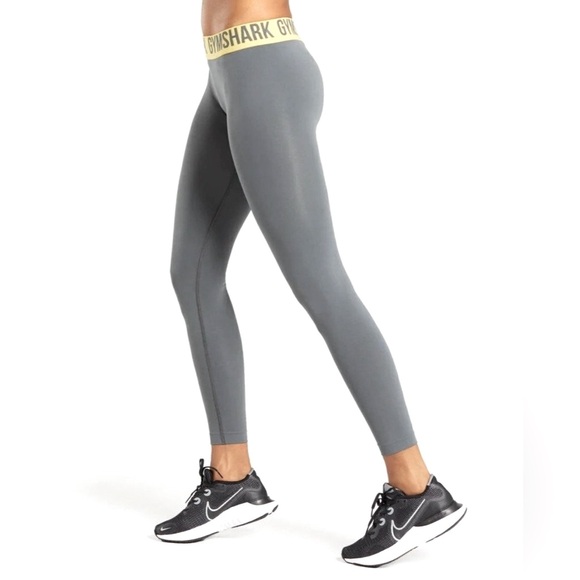 LIKE NEW Gymshark Fit Seamless Leggings Size Medium 25” - Picture 1 of 7